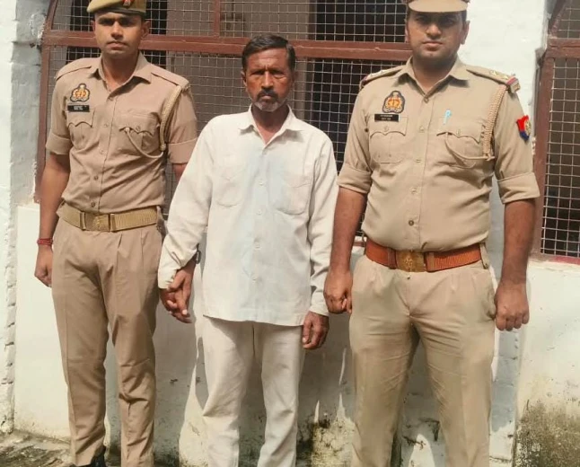 एटा पुलिस की बड़ी कार्रवाई: जिलाबदर अपराधी रहीश गिरफ्तार
