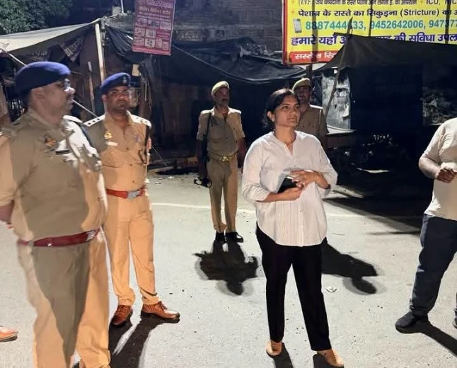 फतेहगढ़: एसपी आरती सिंह का आधी रात को औचक निरीक्षण, सुरक्षा व्यवस्था सख्त
