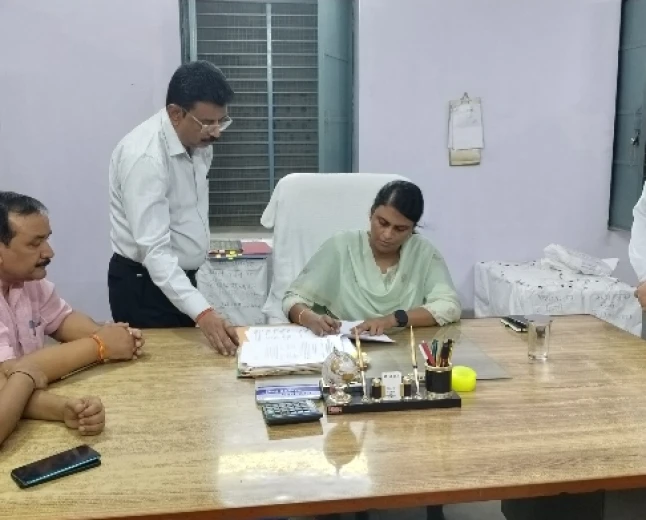 नवागत जिलाधिकारी एम अरुन्मौली ने संभाला कार्यभार, कलेक्ट्रेट के विभिन्न अनुभागों का किया निरीक्षण