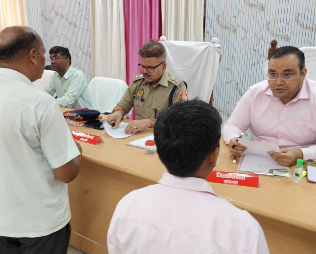 Kasganj news जिलाधिकारी एवं पुलिस अधीक्षक की अध्यक्षता में तहसील कासगंज में हुआ सम्पूर्ण समाधान दिवस का आयोजन, 18 प्रार्थना पत्र प्राप्त, 04 का मौके पर ही निस्तारित