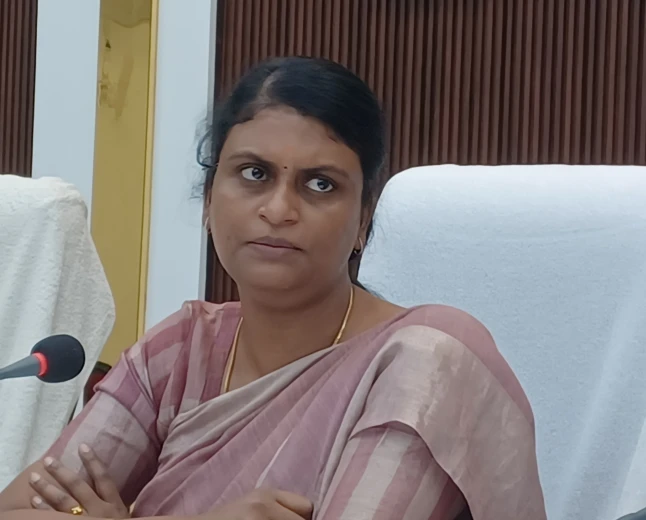 एटा में अवैध खनन पर प्रशासन सख्त, ट्रैक्टर-लोडर पर ₹2 लाख का जुर्माना