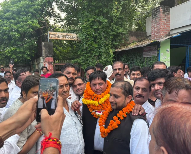 फर्रुखाबाद तहसील सदर बार एसोसिएशन चुनाव: ओमप्रकाश दुबे सचिव निर्वाचित
