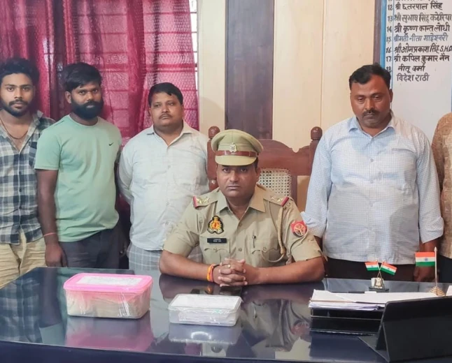 एटा: जुआ खेलते पांच गिरफ्तार, 1.40 लाख रुपये बरामद