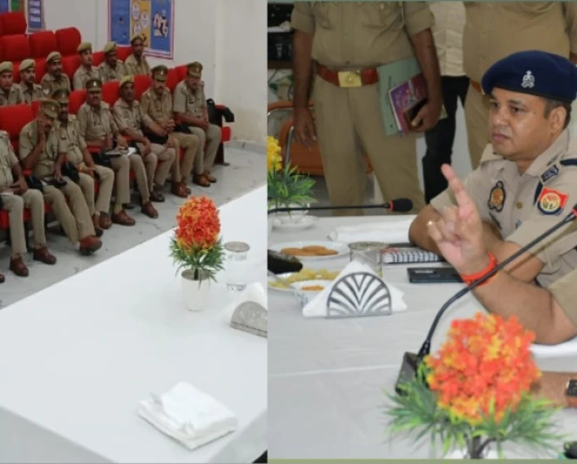 Kasganj news कासगंज पुलिस द्वारा एन्टी रोमियों टीमों के साथ की गयी समीक्षा गोष्ठी  