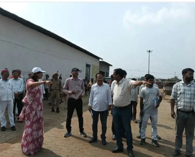 फर्रुखाबाद: गौशाला में डीएम का औचक निरीक्षण, व्यवस्थाओं पर जताई नाराजगी
