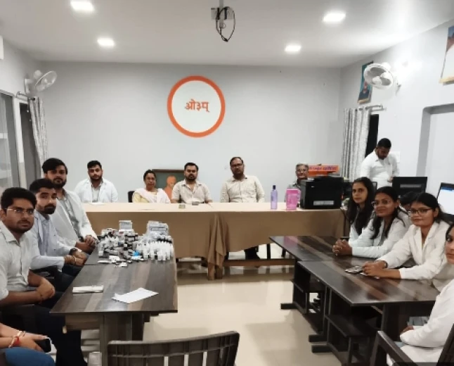 अर्श गुरुकुल एटा में स्वास्थ्य शिविर: विद्यार्थियों के लिए विशेष पहल