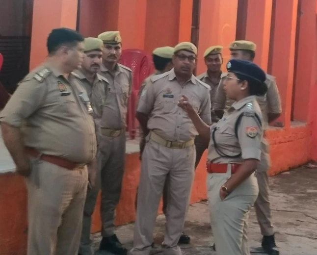 एटा: देव छठ मेला सुरक्षा व्यवस्था का सीओ नगर ने किया निरीक्षण