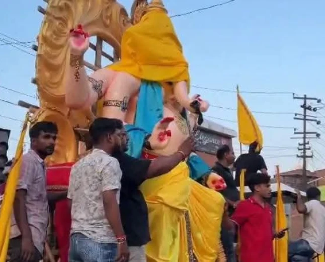 फर्रुखाबाद में गणेश चतुर्थी की धूम: बाजारों में उमड़ी श्रद्धालुओं की भीड़