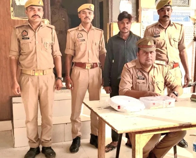 जलेसर पुलिस की बड़ी कार्रवाई: चोरी की मूर्तियों के साथ शातिर गिरफ्तार