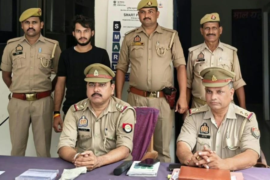 एटा पुलिस की बड़ी कार्रवाई: आपराधिक विश्वासघात के आरोपी को अवैध असलहे के साथ किया गिरफ्तार