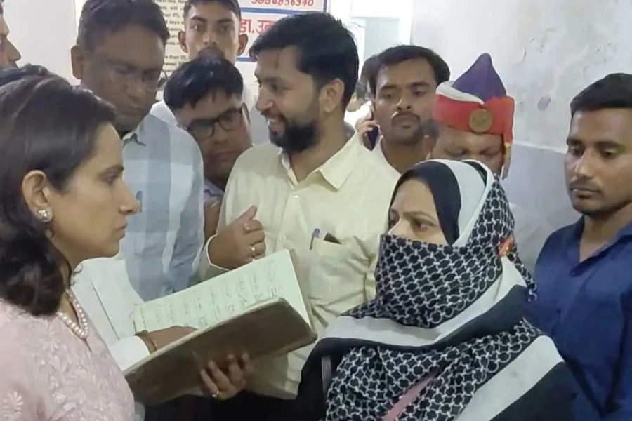 फर्रुखाबाद: लोहिया अस्पताल में डीएम का औचक निरीक्षण, सुधरी व्यवस्था