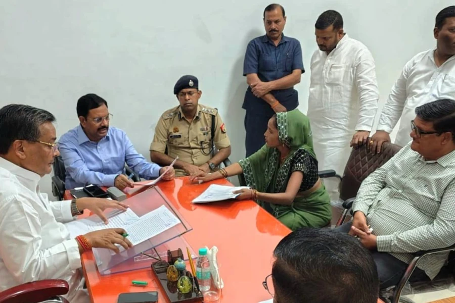मैनपुरी में मंत्री जयवीर सिंह ने जन-सुनवाई में दिए सख्त निर्देश