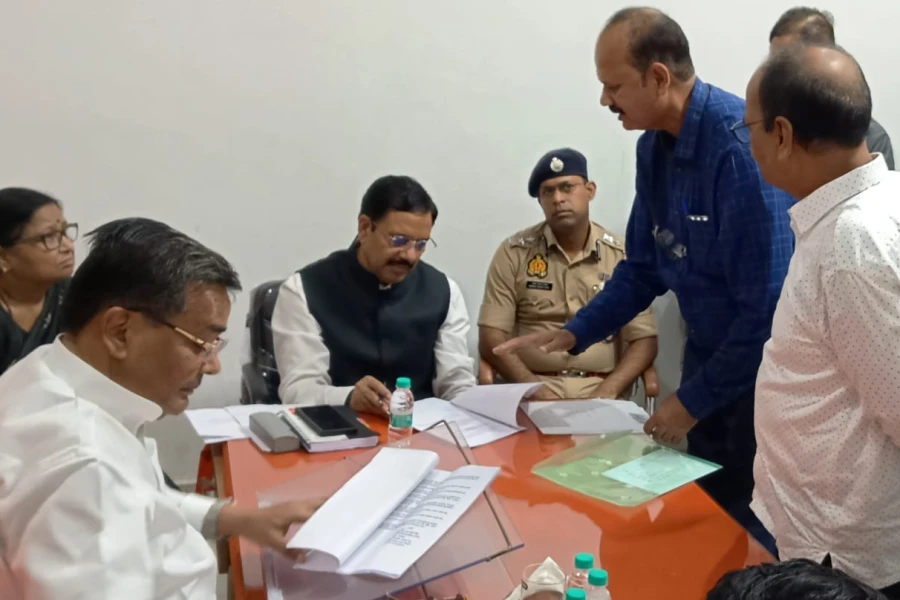 मैनपुरी: पर्यटन मंत्री जयवीर सिंह ने जनता की समस्याओं पर अधिकारियों को दिए सख्त निर्देश