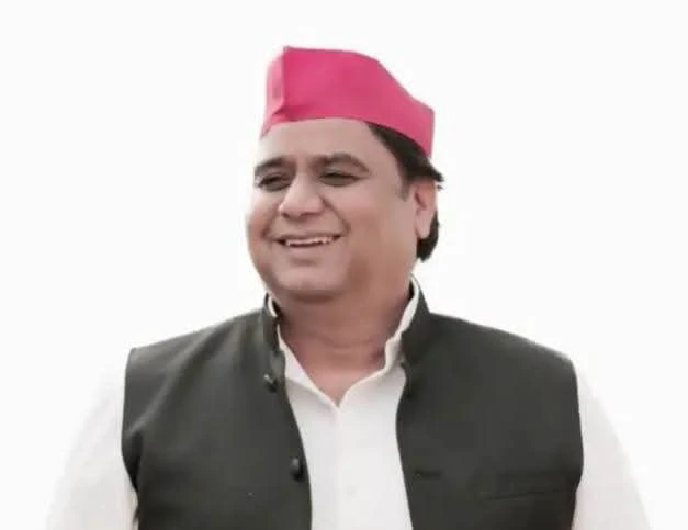 फर्रुखाबाद: नीलगाय से टकराई सपा नेता डॉ. जितेंद्र सिंह यादव की कार