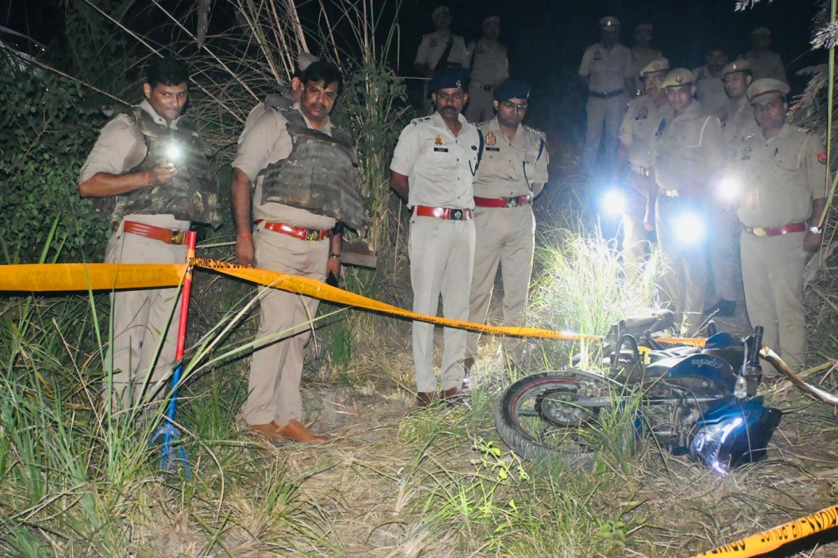 Etah News : पुलिस मुठभेड़ में एक लाख का इनामी बदमाश वीरेंद्र सुन्ना ढेर, सिपाही घायल