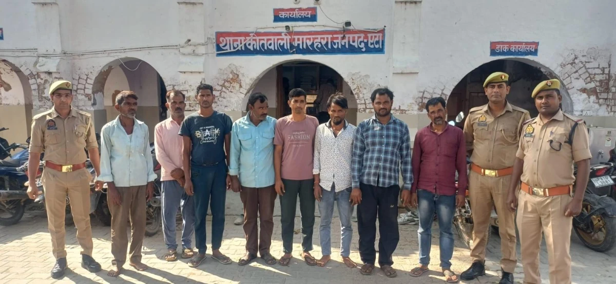 एटा में जुआरियों पर पुलिस का शिकंजा, दो थाना क्षेत्रों में 10 गिरफ्तार; 20 हजार रुपये से अधिक नकदी बरामद