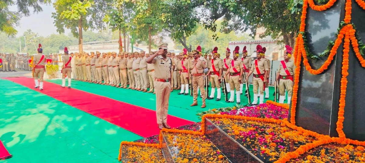 पुलिस स्मृति दिवस: एटा में वीर शहीदों को दी गई भावभीनी श्रद्धांजलि