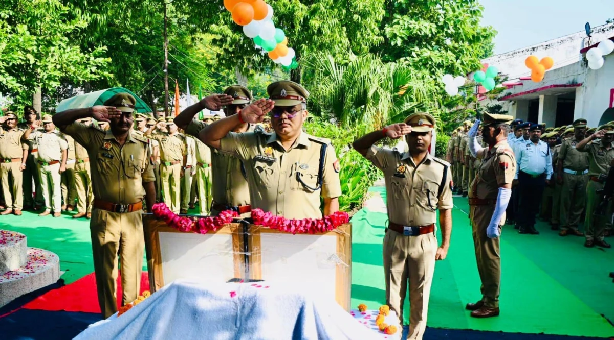एटा पुलिस ने मनाई गांधी जयंती और शास्त्री जयंती: सादगी और कर्तव्य का संकल्प