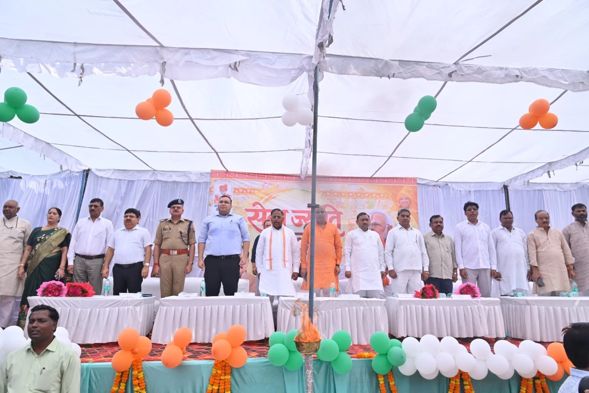 Kasganj news विकसित भारत @2047’ के संकल्प के साथ सामूहिक रूप से वंदे मातरम् एवं राष्ट्रगान का किया गया गायन।