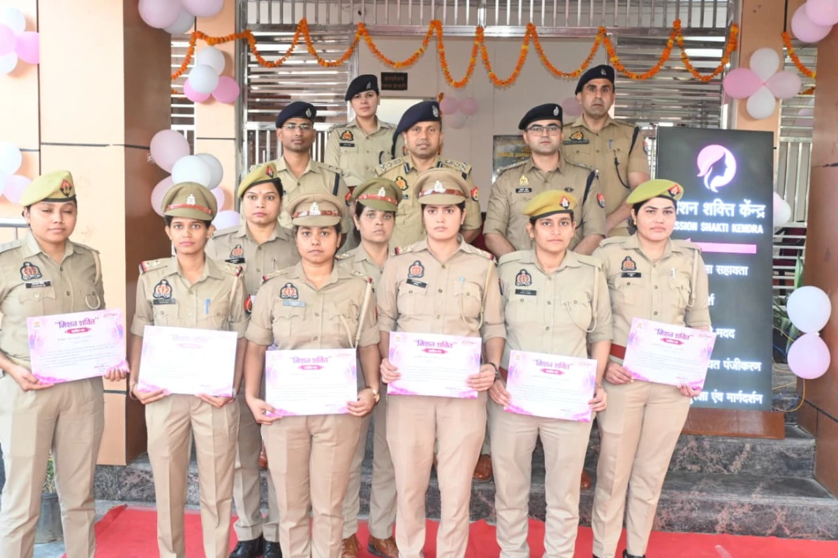 डीआईजी आगरा रेंज ने थाना मक्खनपुर में आदर्श मिशन शक्ति केंद्र का किया उद्घाटन, 10 महिला पुलिसकर्मी सम्मानित
