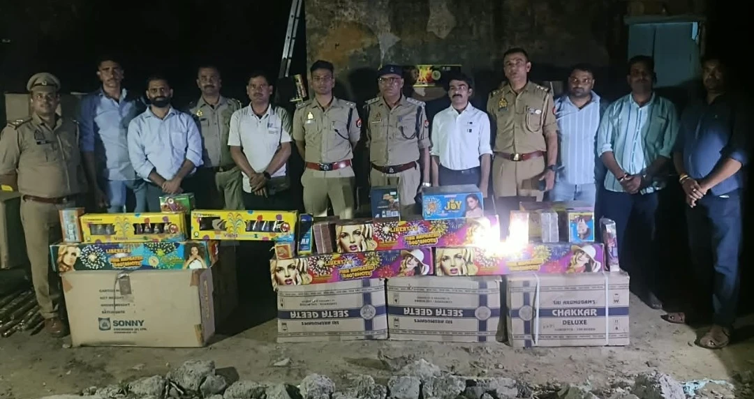 शिकोहाबाद पुलिस, एसओजी और फायर सर्विस की संयुक्त कार्रवाई, 19 क्विंटल अवैध पटाखों के साथ दो अभियुक्त गिरफ्तार