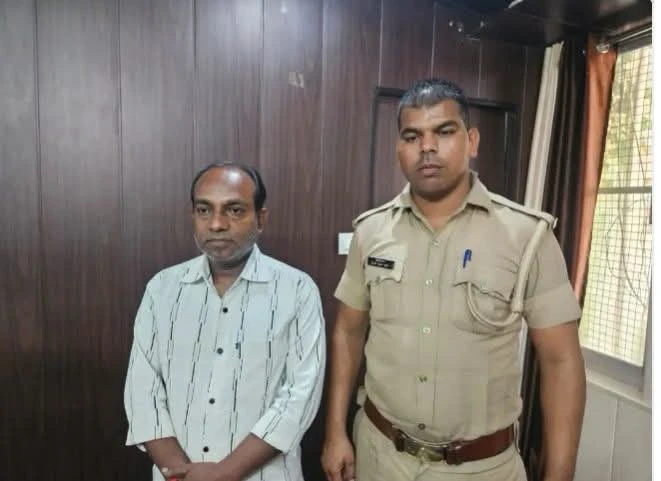 कानपुर में पकड़ा गया 15 हजार का इनामी गैंगस्टर, फल बेचकर कर रहा था छिपने की कोशिश