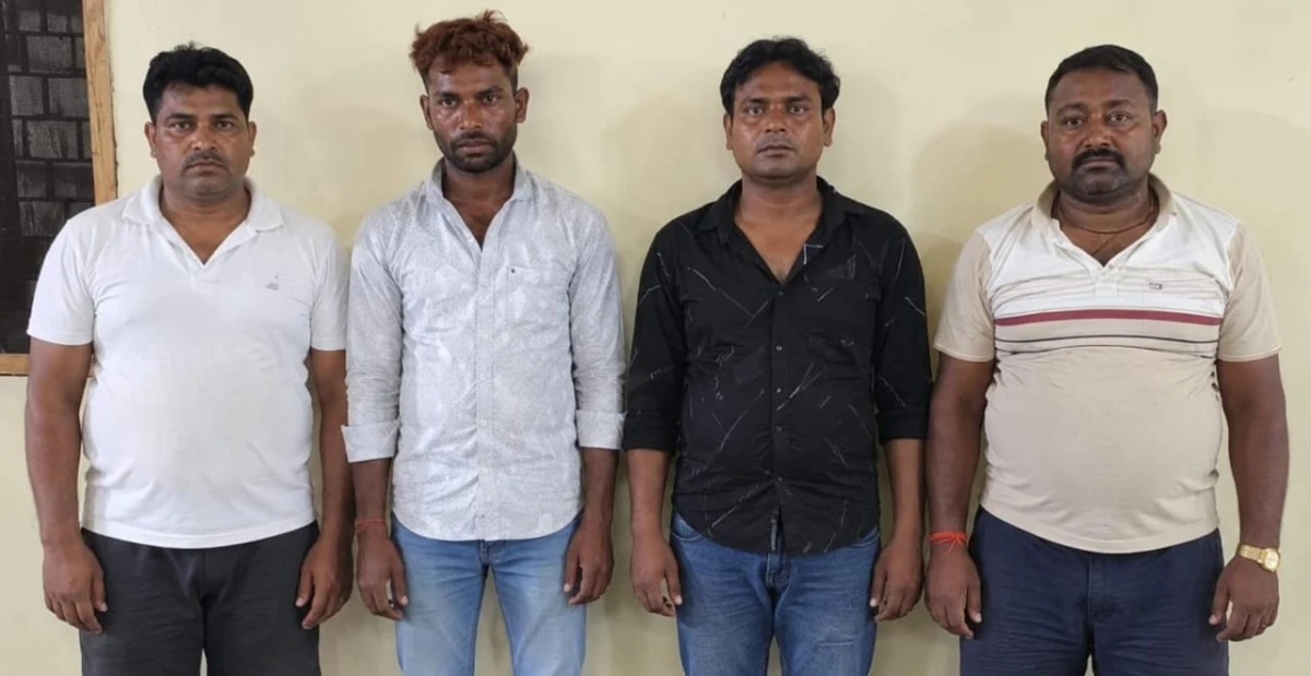 एटा पुलिस की बड़ी कार्रवाई: थाना सकरौली क्षेत्र में जुआ खेलते 4 गिरफ्तार
