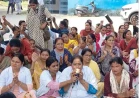 फर्रुखाबाद: NHM संविदा कर्मचारियों का थाली-कटोरी बजाकर अनोखा प्रदर्शन