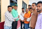 राजेपुर में अधूरा चकमार्ग बना ग्रामीणों की मुसीबत, युवा करणी सेना का प्रदर्शन