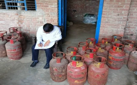 फर्रुखाबाद: अवैध गैस सिलेंडर भंडारण पर कार्रवाई, 18 सिलेंडर बरामद