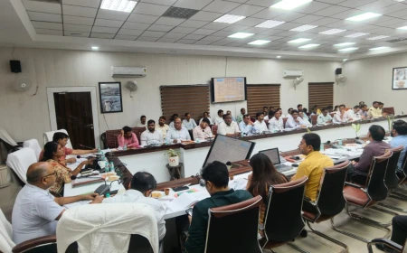 एटा: डीएम एम. अरुन्मोली ने राजस्व वादों और अतिक्रमण पर दिए सख्त निर्देश