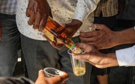 एटा में ड्राई डे पर अवैध शराब बिक्री के मामले में कार्रवाई, 30 हजार रुपये प्रशमन शुल्क वसूला