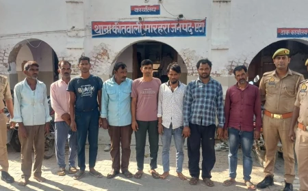 एटा में जुआरियों पर पुलिस का शिकंजा, दो थाना क्षेत्रों में 10 गिरफ्तार; 20 हजार रुपये से अधिक नकदी बरामद