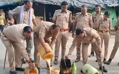 फर्रुखाबाद: लकूला गांव में अवैध शराब भट्ठी पर आबकारी विभाग का छापा