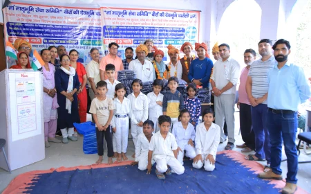 झज्जर की मां-मातृभूमि सेवा समिति ने 98 जरूरतमंद बच्चों को बांटे स्वेटर
