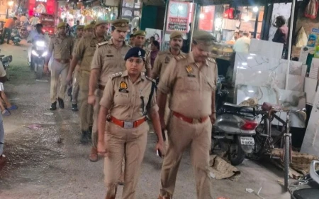 सुरक्षा व्यवस्था को लेकर शहर में पुलिस की पैदल गश्त