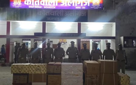 एटा में अवैध पटाखों पर पुलिस का शिकंजा, 21 कार्टून बरामद