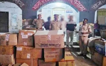 फर्रुखाबाद: अवैध पटाखों का जखीरा बरामद, पुलिस ने चार विक्रेताओं को दबोचा