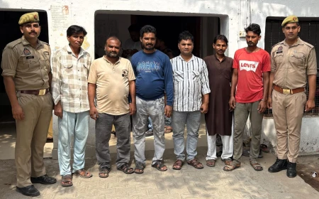एटा: जुआ खेलते 6 आरोपी गिरफ्तार, पुलिस ने नकदी और ताश के पत्ते किए बरामद