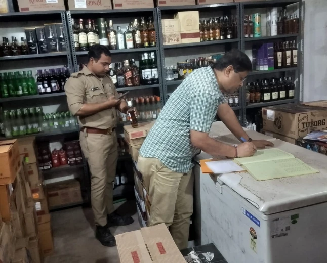 फर्रुखाबाद में अवैध शराब के खिलाफ जिला आबकारी विभाग का सख्त अभियान