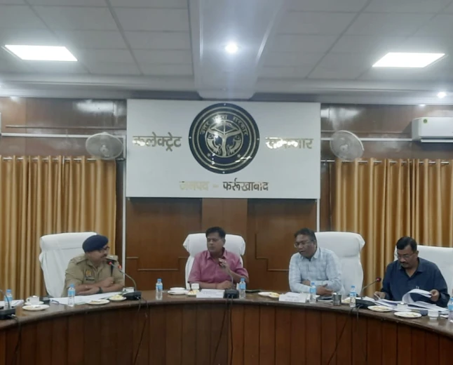 फर्रुखाबाद निर्वाचन: 30 माइक्रो प्रेक्षकों की तैनाती, निष्पक्ष मतदान के निर्देश