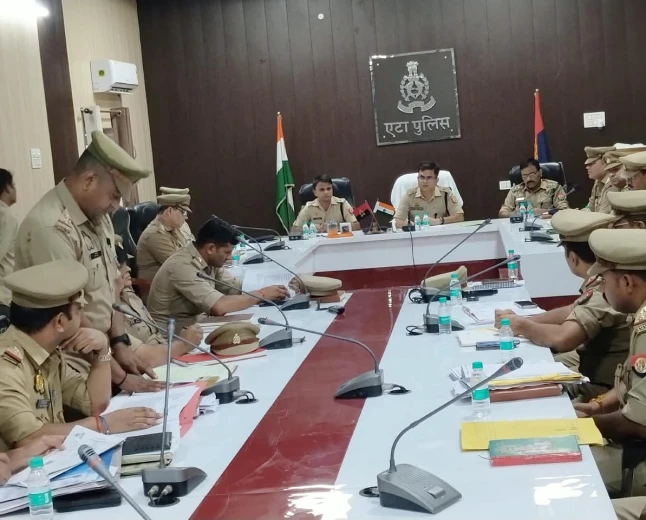 एटा पुलिस: लंबित विवेचनाओं में लापरवाही पर एएसपी की सख्त चेतावनी