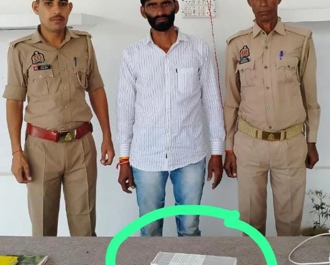 एटा: मारपीट और जानलेवा हमले का आरोपी तमंचे संग गिरफ्तार, पुलिस की कार्रवाई