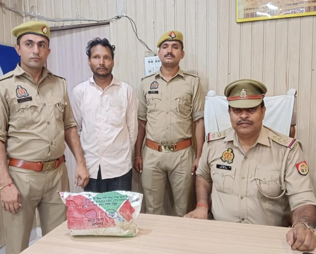 एटा पुलिस की बड़ी कार्रवाई: 1 किलो 50 ग्राम गांजे के साथ शातिर गिरफ्तार