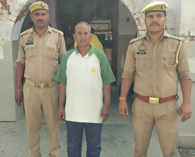 एटा पुलिस की बड़ी कार्रवाई: फर्जी यूनिवर्सिटी मामले में महिला समेत दो गिरफ्तार