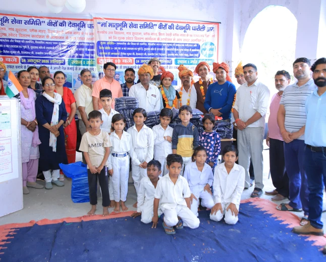 झज्जर की मां-मातृभूमि सेवा समिति ने 98 जरूरतमंद बच्चों को बांटे स्वेटर