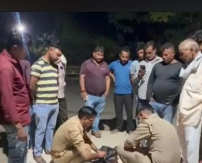 तेज रफ्तार कार ने बाइक में मारी टक्कर, किसान की दर्दनाक मौत चार बच्चों के सिर से उठा पिता का साया, मां की पहले हो चुकी थी मौत