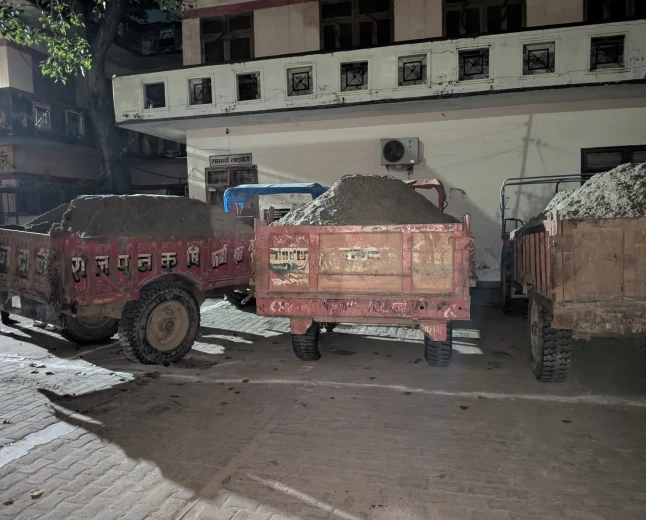 Kasganj news कासगंज डीएम के निर्देश पर अवैध खनन के विरुद्ध जिला प्रशासन की बड़ी कार्यवाही