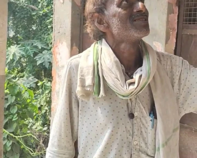 जलेसर: सामुदायिक शौचालय की बदहाली और जल बर्बादी पर सवालों के घेरे में प्रशासन