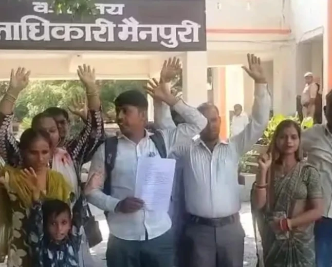 मैनपुरी: स्वच्छताग्राहियों ने मानदेय वृद्धि और बकाया भुगतान की मांग की